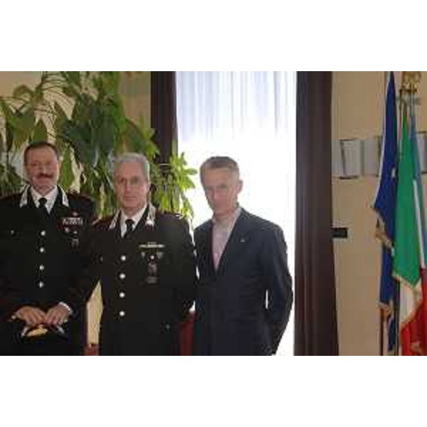 Riccardo Illy (Presidente Regione Friuli Venezia Giulia) con il Generale Nedo Lavagi (Comandante Regionale dei Carabinieri) e il Generale Enzo Fanelli (Comandante Provinciale di Trieste) (Trieste, 06/06/06)