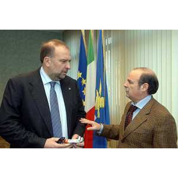 Roberto Cosolini (Assessore regionale al lavoro, formazione, università e ricerca) con Gianfranco Moretton (Vicepresidente e Assessore regionale all'ambiente, lavori pubblici e protezione civile). (01/12/06)
